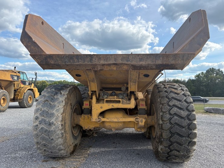 2011-caterpillar-740-image-5