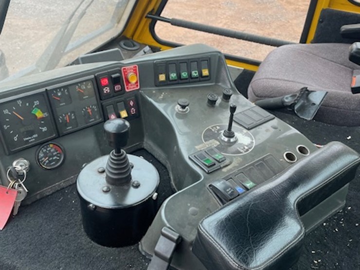 #402-•-1999-bombardier-br180-snow-groomer-(superior,-wi)-image-6