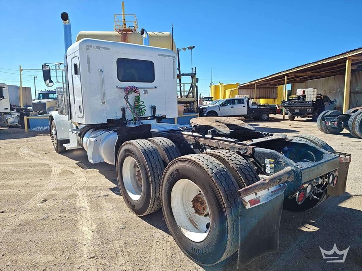 2015-peterbilt-389-image-4