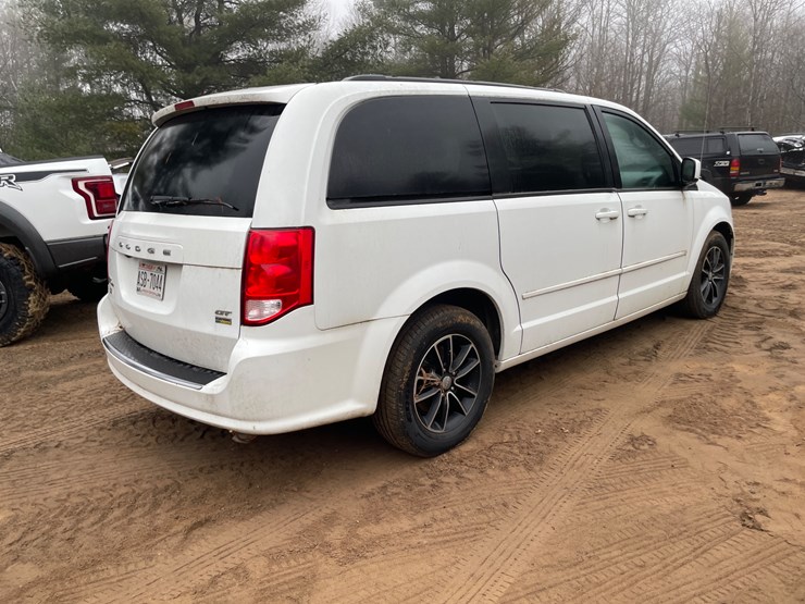 2017-dodge-grand-caravan-gt-image-6