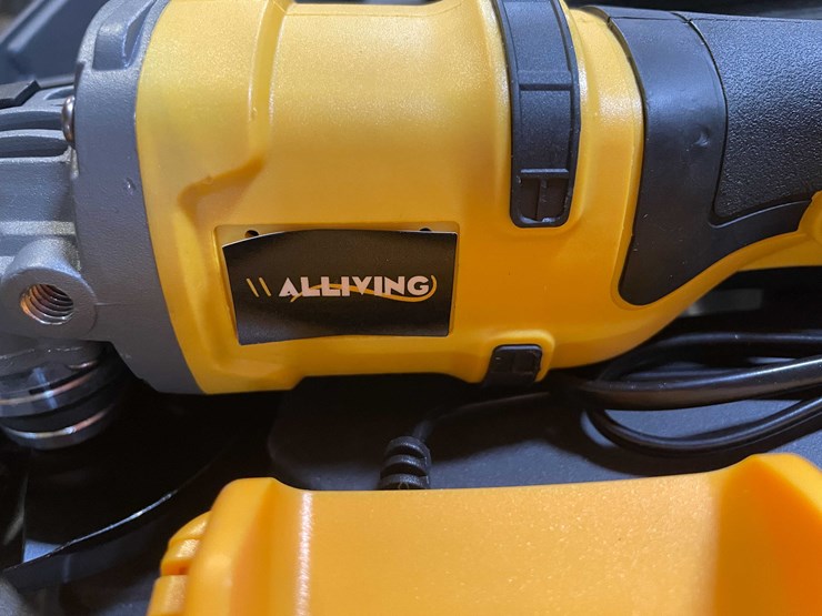 #8672-•-dewalt-style-cut-off-tool-kit-with-batteries-and-case-(pr11)-image-6