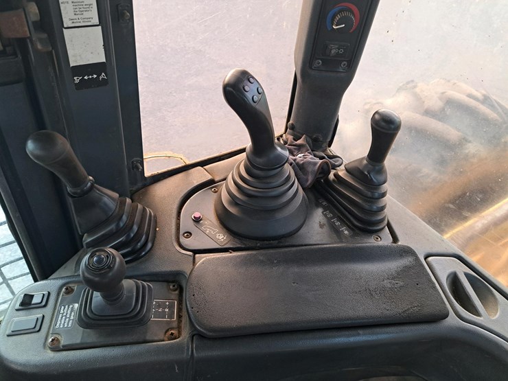 2006-john-deere-6081-image-12