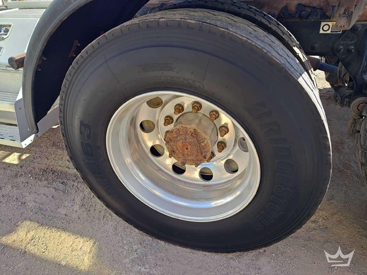 2018-peterbilt-389-image-51