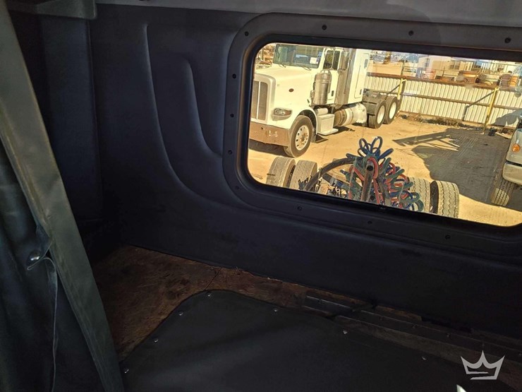 2016-peterbilt-389-image-27