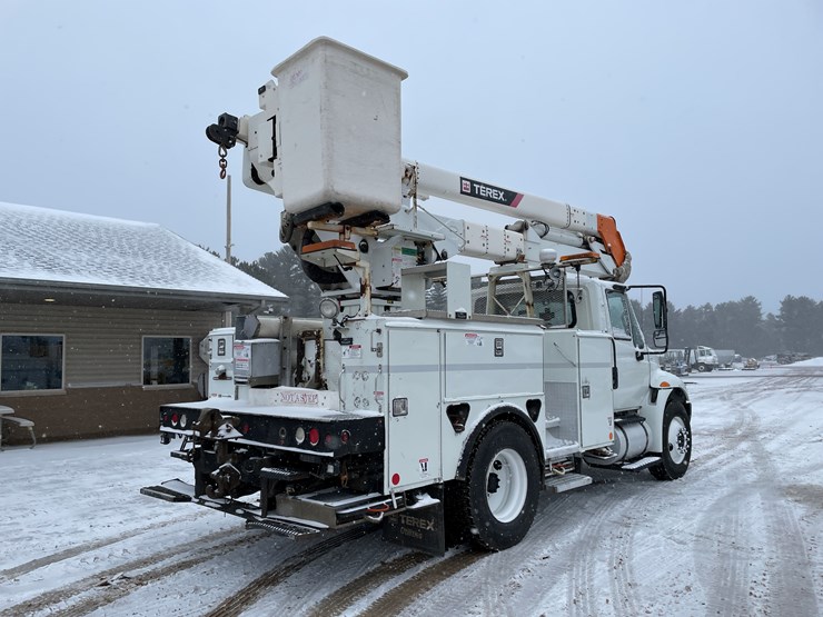 #236-•-2015-international-bucket-truck-(has-wi-title)(mosinee,-wi)-image-5