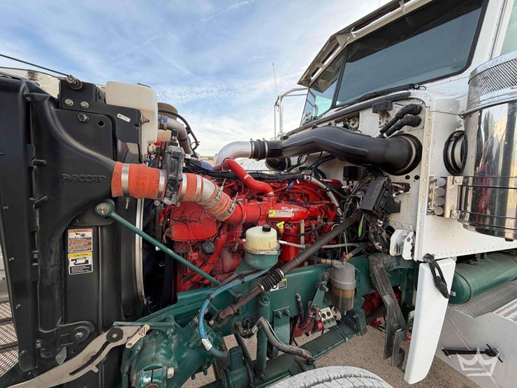2014-peterbilt-388-image-7