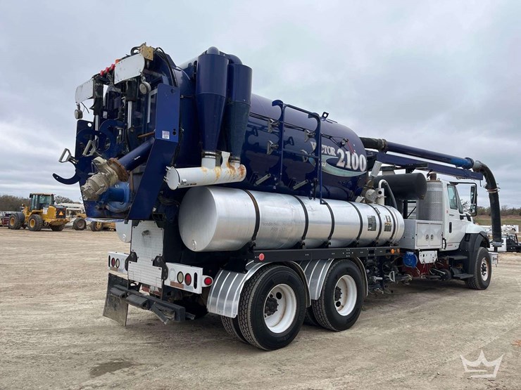 2010-international-7600-image-3