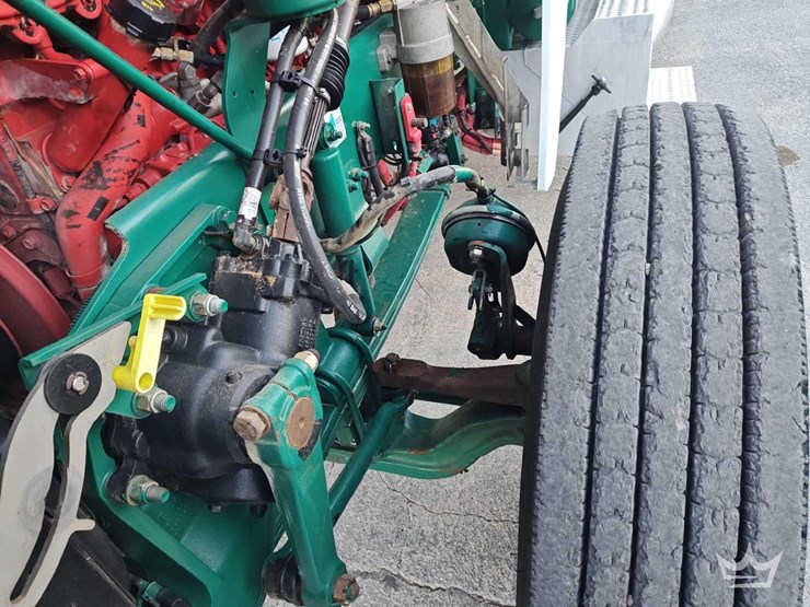 2015-peterbilt-389-image-16