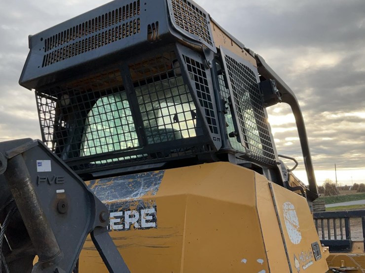 2016-deere-700k-image-40