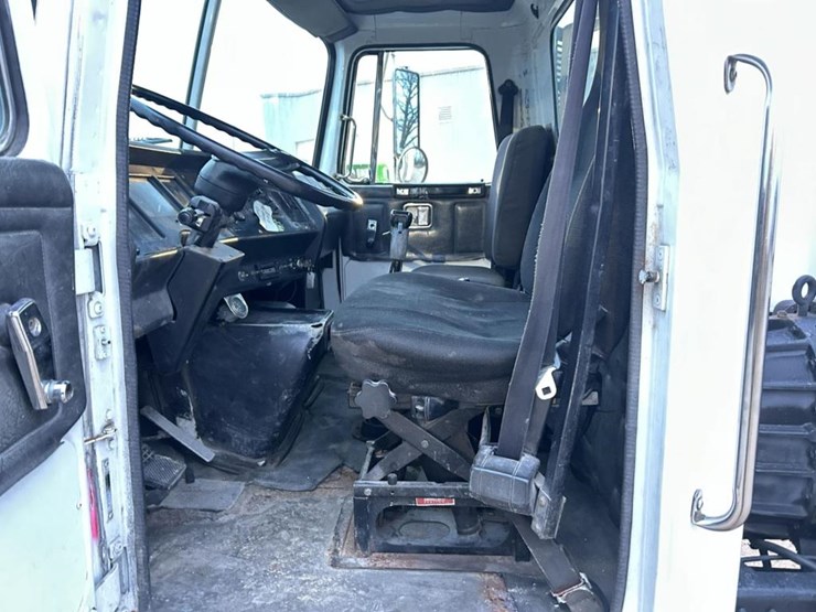 #1432-•-1992-volvo-(white-gmc)-vac-truck-image-68