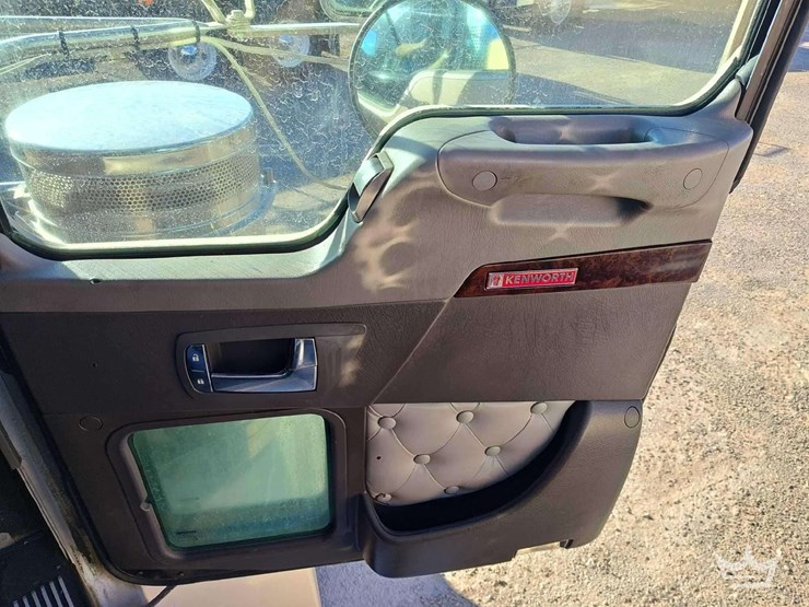 2012-kenworth-t800-image-12