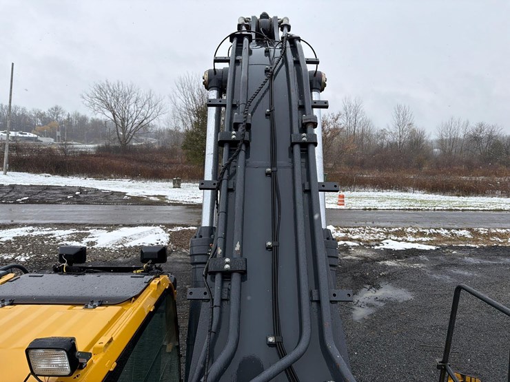 2017-deere-470g-lc-image-23