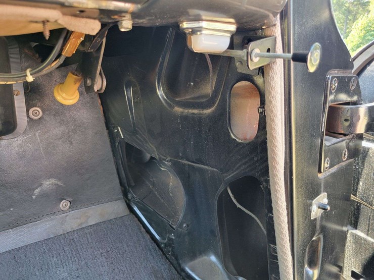 1948-packard-sedan-image-26