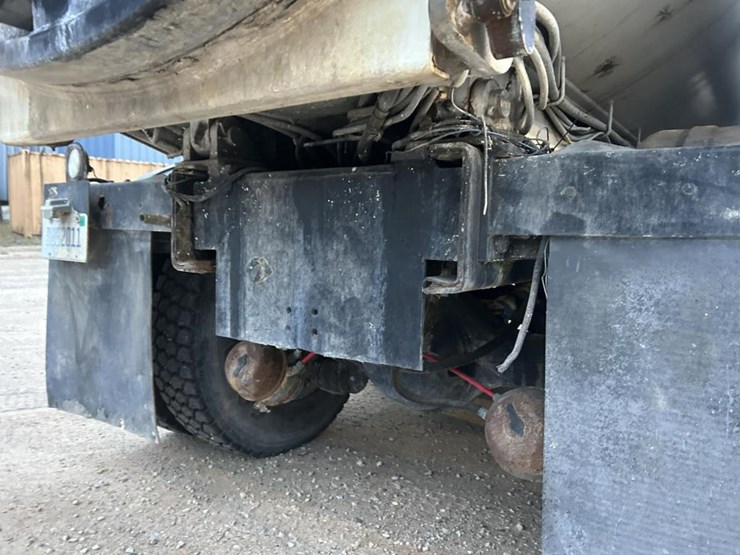 #1432-•-1992-volvo-(white-gmc)-vac-truck-image-38