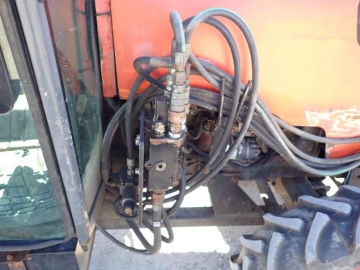 2011-kubota-m7040d-image-45