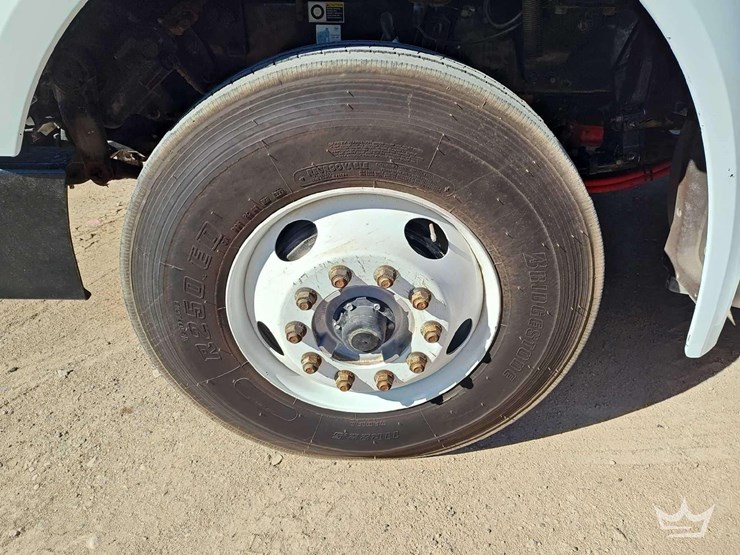 2015-peterbilt-567-image-44