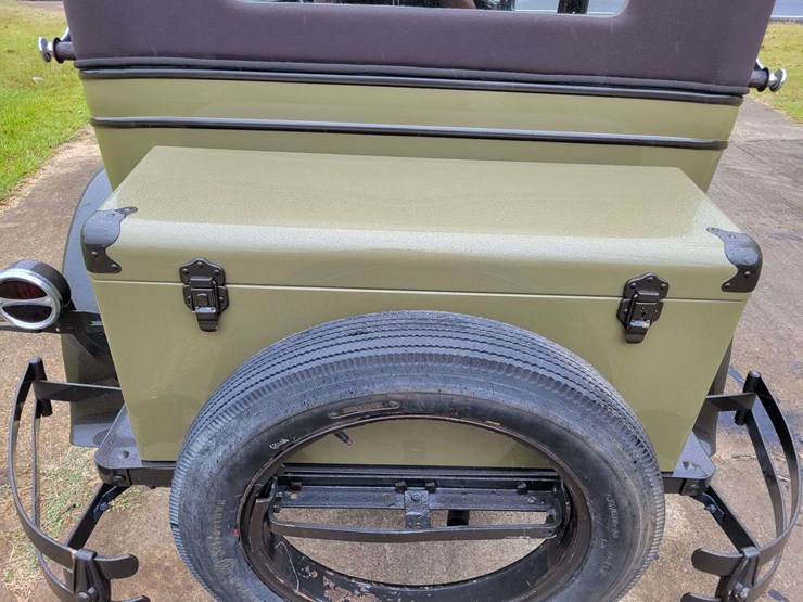 1928-pontiac-sedan-image-103