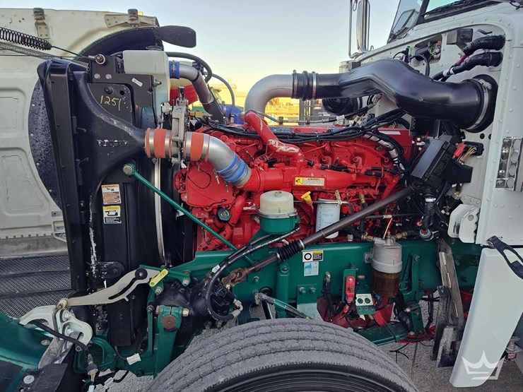 2015-peterbilt-389-image-30