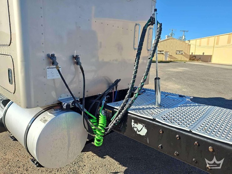 2011-kenworth-t800-image-42