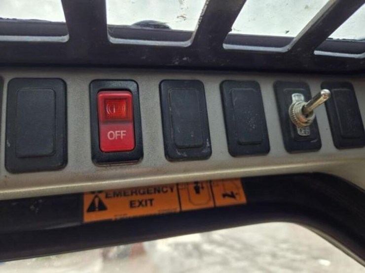 2012-bobcat-s185-image-28