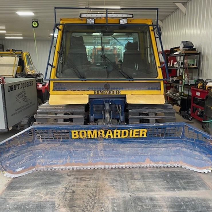 #402 • 1999 Bombardier BR180 Snow Groomer (Superior, WI)