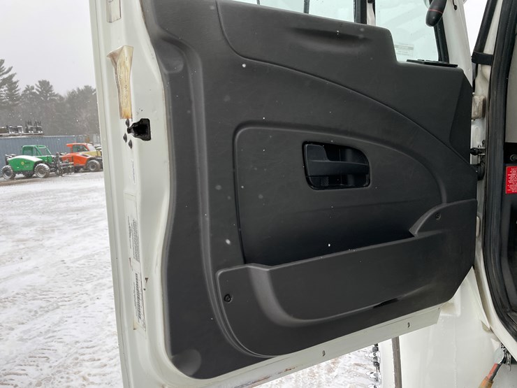 #236-•-2015-international-bucket-truck-(has-wi-title)(mosinee,-wi)-image-66