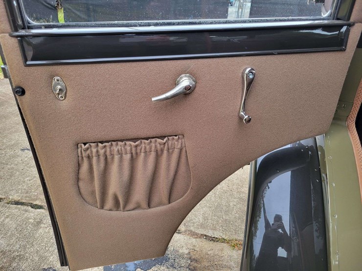 1928-pontiac-sedan-image-57