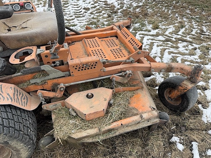 scag-turf-tiger-zero-turn-mower-image-19