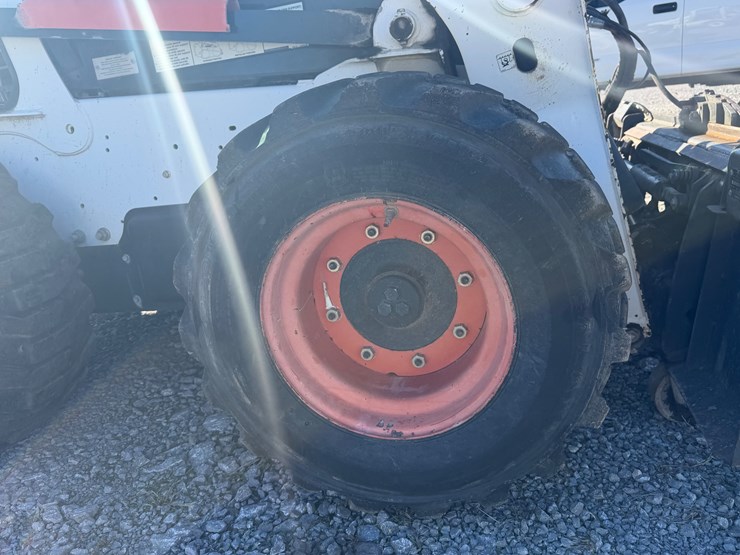 2013-bobcat-s750-image-13