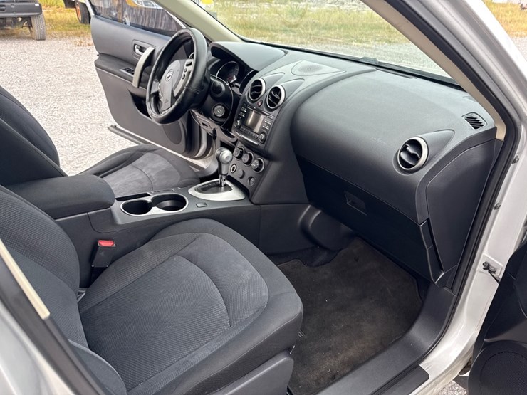 2012-nissan-rogue-image-10