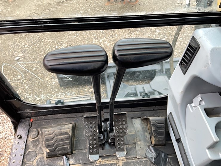 caterpillar-305.5e-image-17