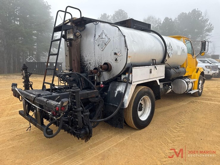 2008-sterling-l7500-image-3