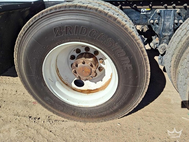 2015-peterbilt-389-image-38