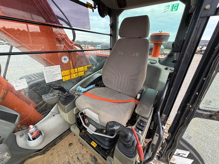 2013-hitachi-zx290-lc-5b-image-21