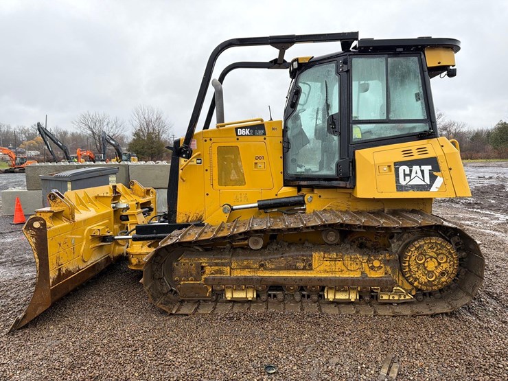 2015-caterpillar-d6k2-image-1