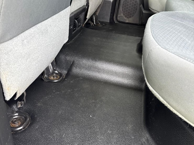 2015-dodge-3500hd-image-13