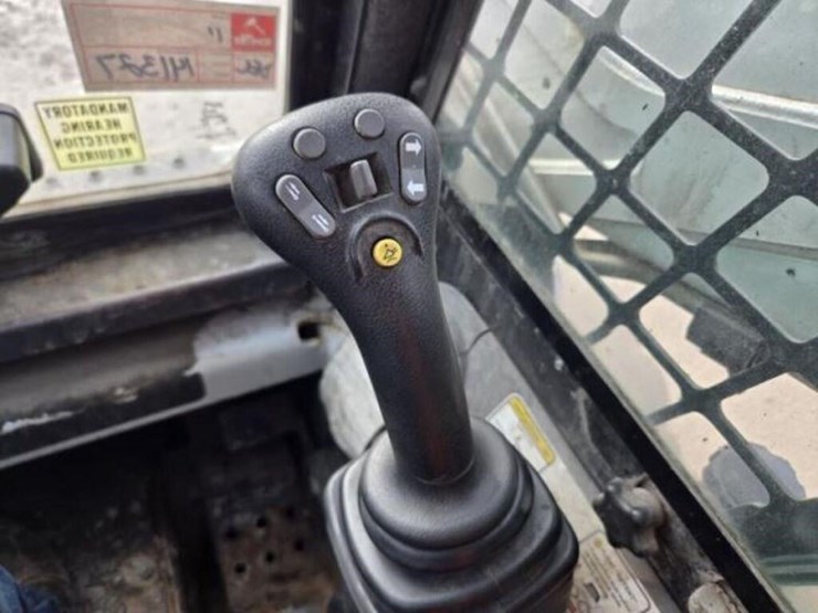 2012-bobcat-s185-image-31