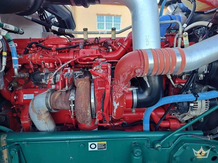 2015-peterbilt-389-image-18