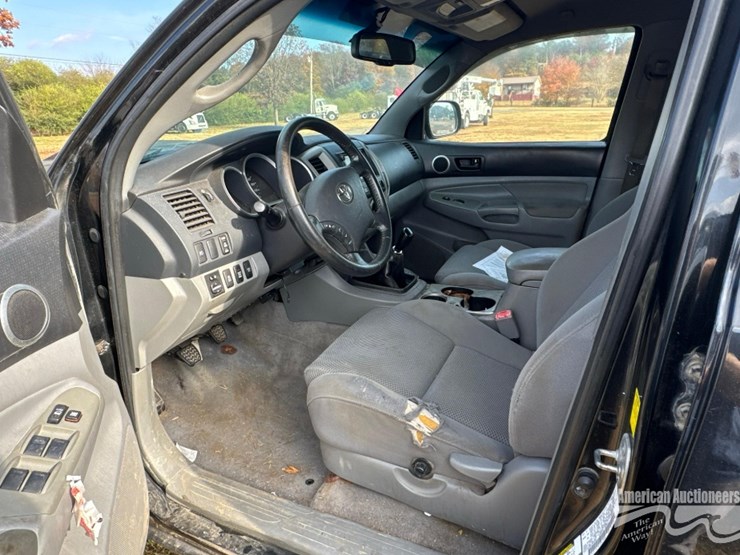 2010-toyota-tacoma-image-11