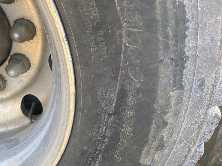 #1012-•-2013-peterbilt-tandem-axle-day-cab-semi-(has-wi-title)-(colfax,-wi)-image-21