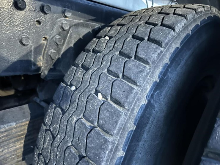 #1432-•-1992-volvo-(white-gmc)-vac-truck-image-86