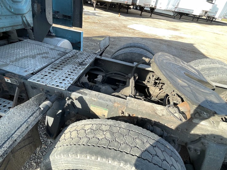 #206-•-2012-freightliner-cascadia-semi-tractor-(title-in-delay)-(denmark,-wi)-image-27