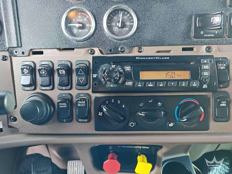 2015-peterbilt-389-image-28