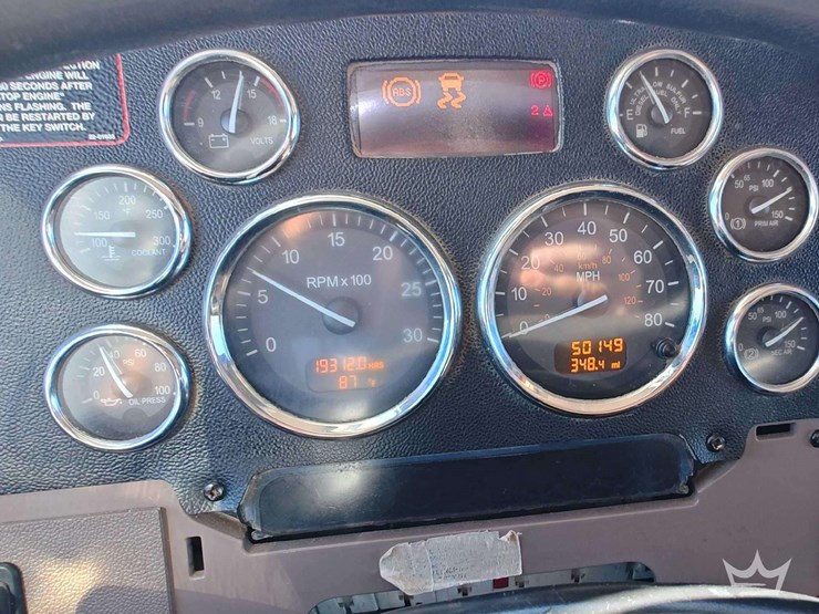 2014-peterbilt-388-image-40