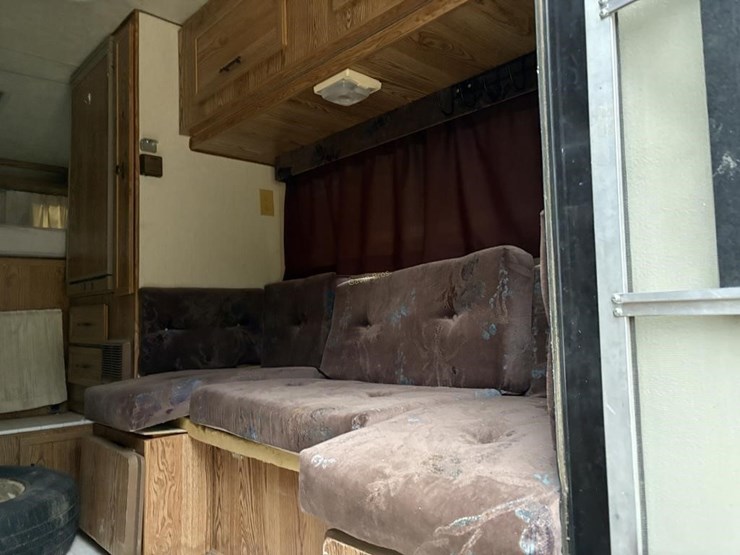 1993-s&s-truck-bed-camper-image-7