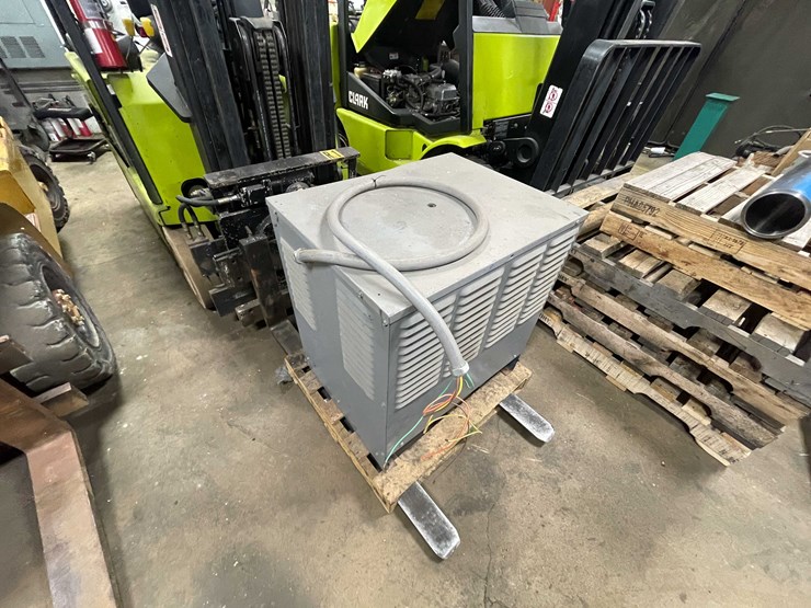 #454-•-clark-electric-forklift-(shawano,-wi)-image-11