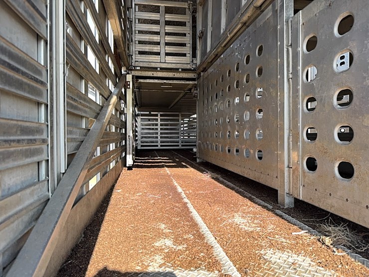 2002-eby-livestock-trailer-image-21