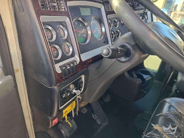 2012-kenworth-t800-image-13