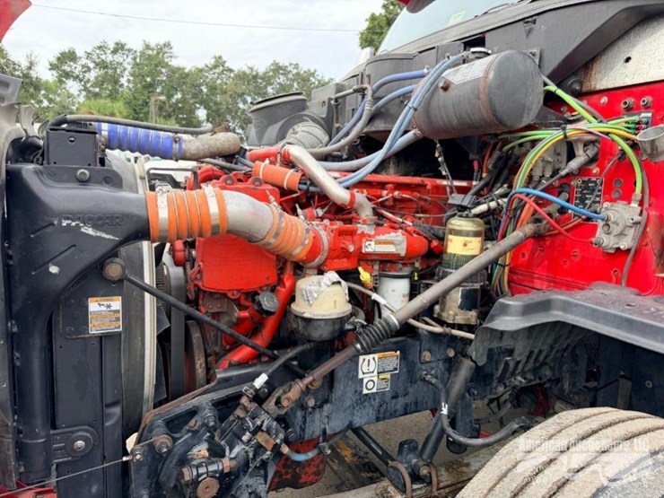 2014-peterbilt-587-image-18