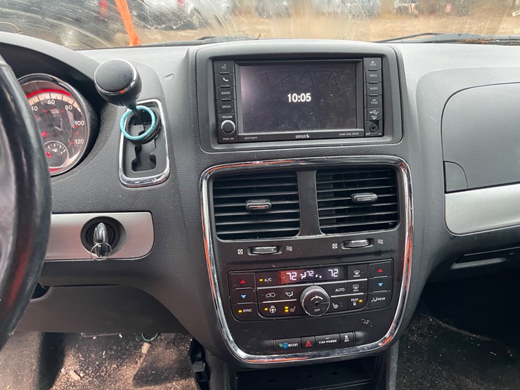 2017-dodge-grand-caravan-gt-image-30